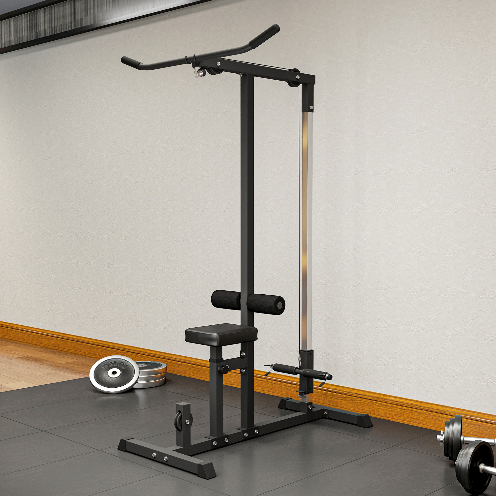 Una lat machine nera con sedile, pesi e manubri in una stanza.