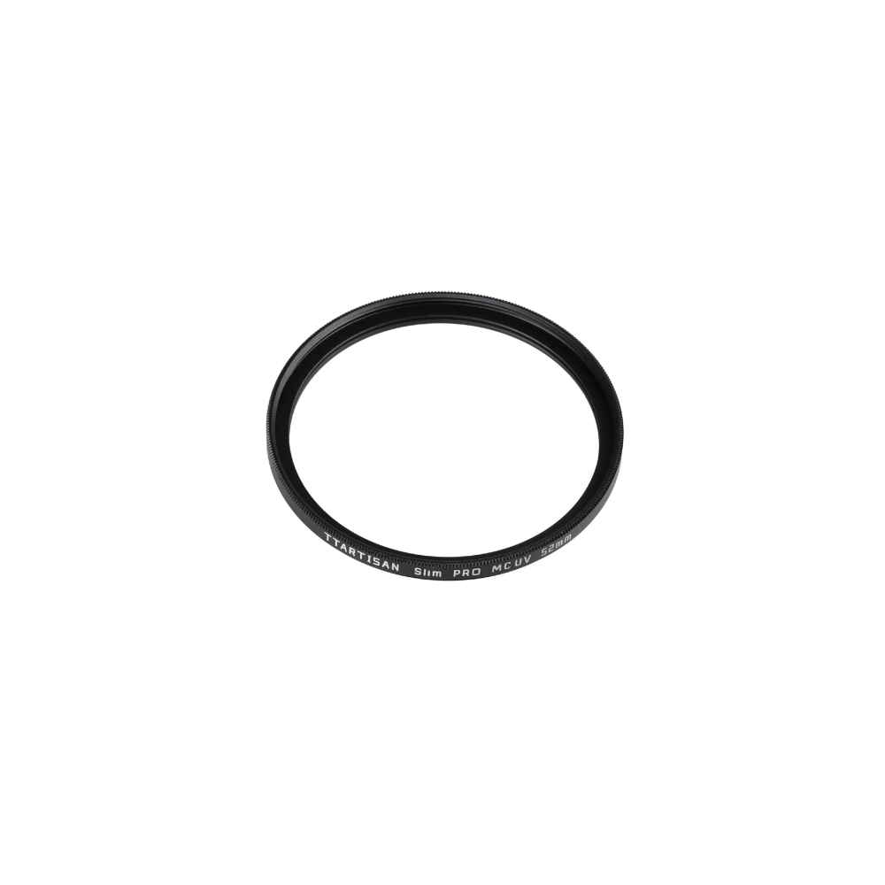 Een zwart camerapfilter met het label TTARTISAN Slim Pro MCUV 52mm.