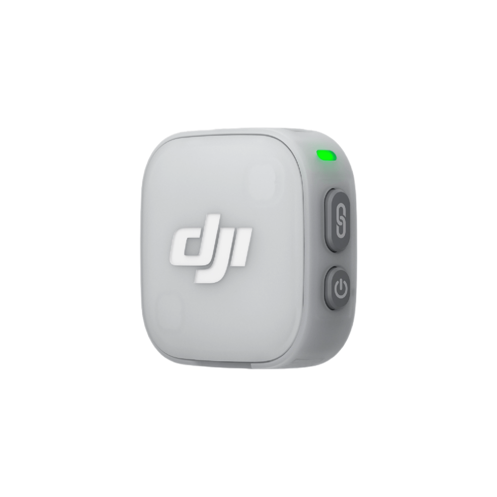 Un pequeño dispositivo blanco DJI con luz verde y dos botones grises.