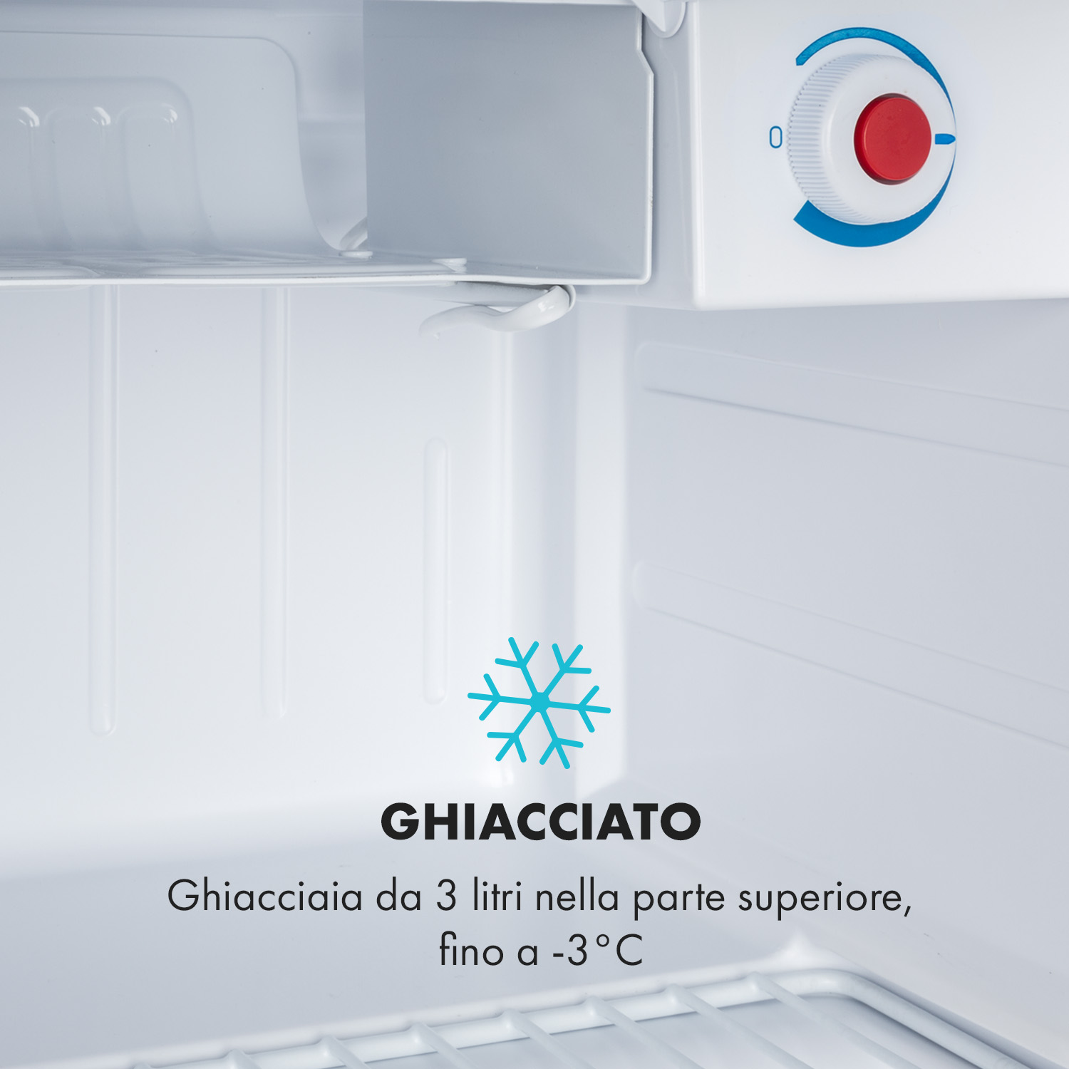 Interno di un vano congelatore con quadrante temperatura e testo.