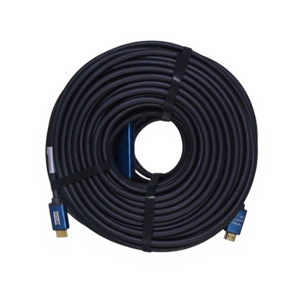Beyaz arka plan üzerinde mavi konektörlü, sarılı siyah HDMI kablosu.