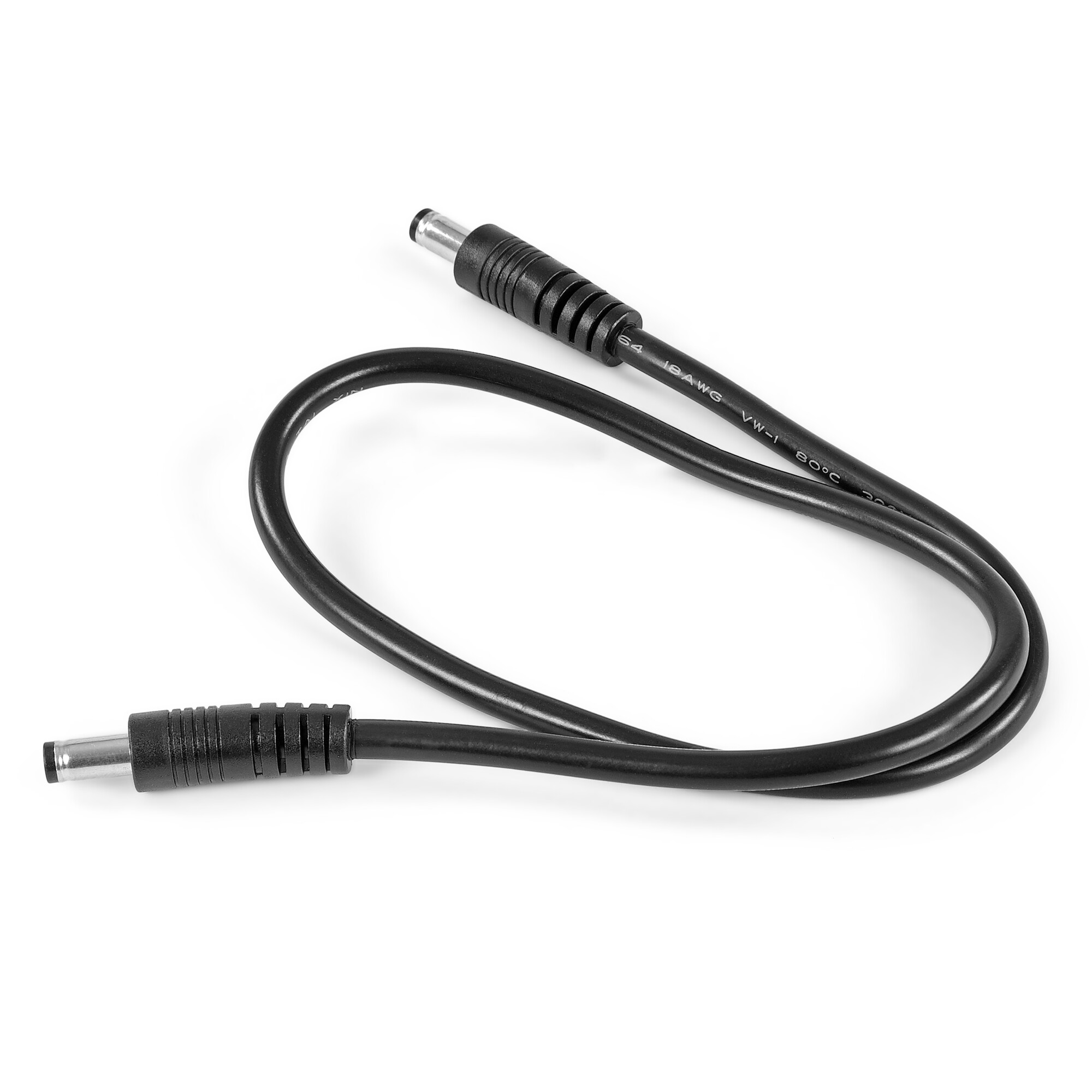 Ein schwarzes Kabel mit zwei runden Steckverbindern, das auf weißem Hintergrund liegt.