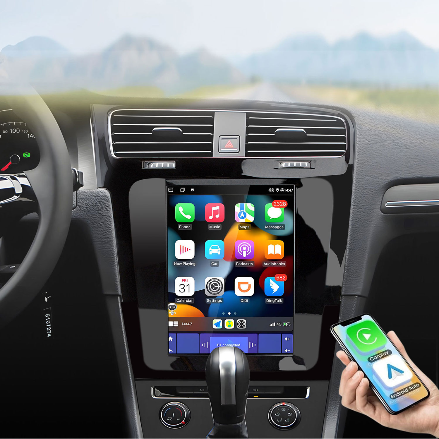 Auto-Infotainment-System mit Smartphone-Integration und Navi. Berge im Hintergrund.