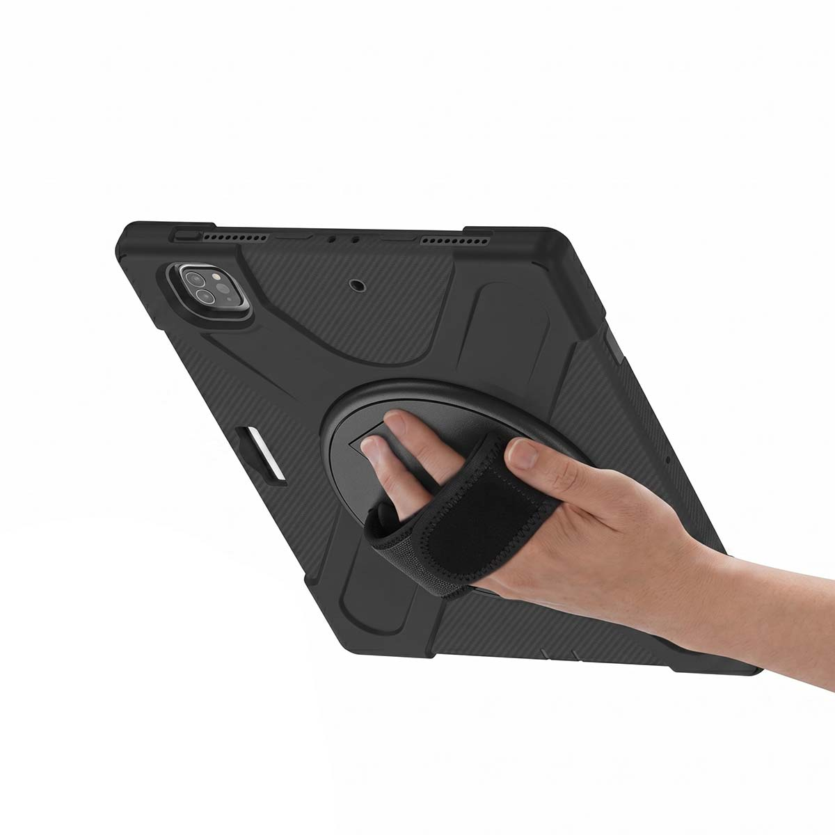Eine Hand hält ein schwarzes Tablet in einer Schutzhülle mit Griff.