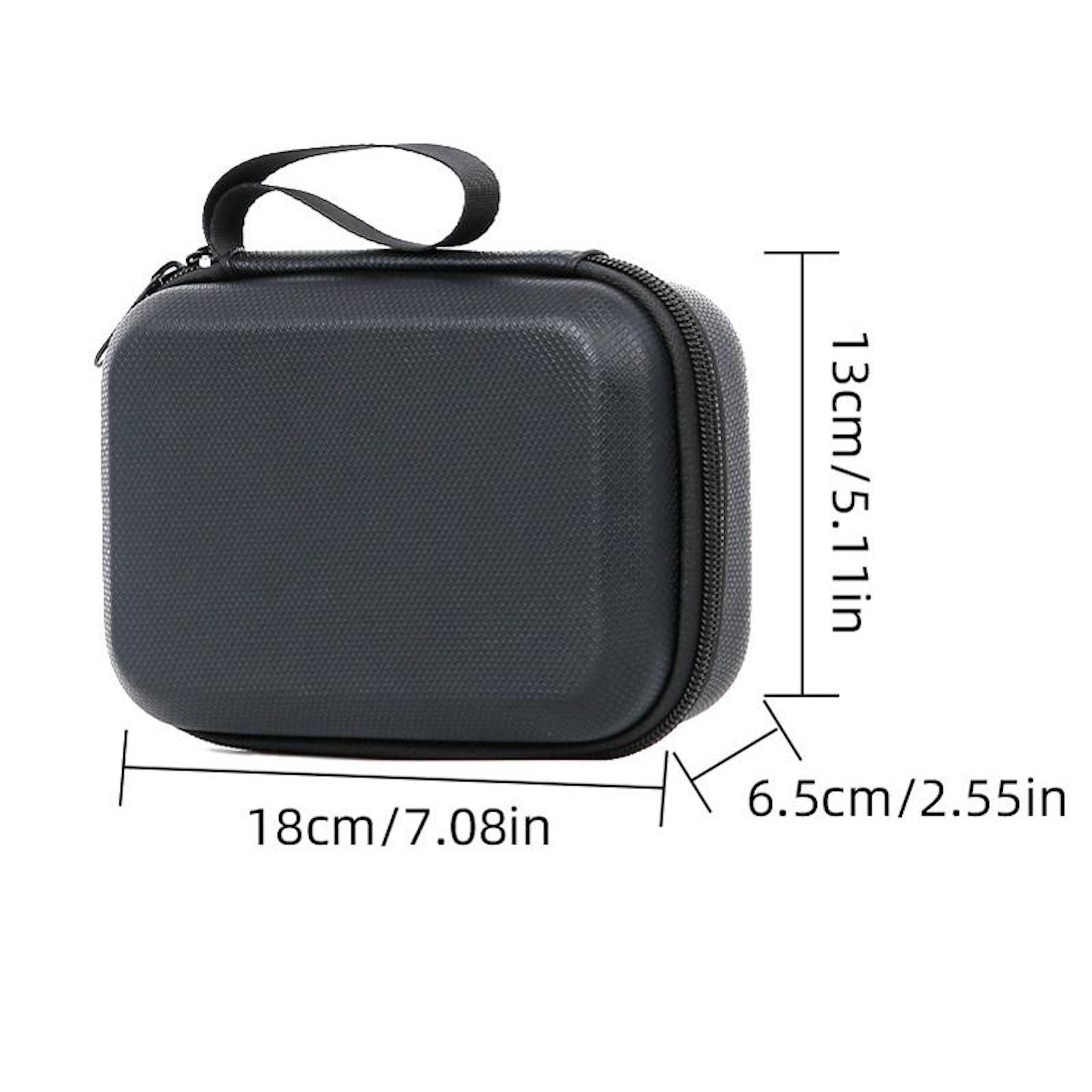Schwarze Hartschalen-Tasche mit Reißverschluss und Trageschlaufe. Maße 18x13x6.5cm.