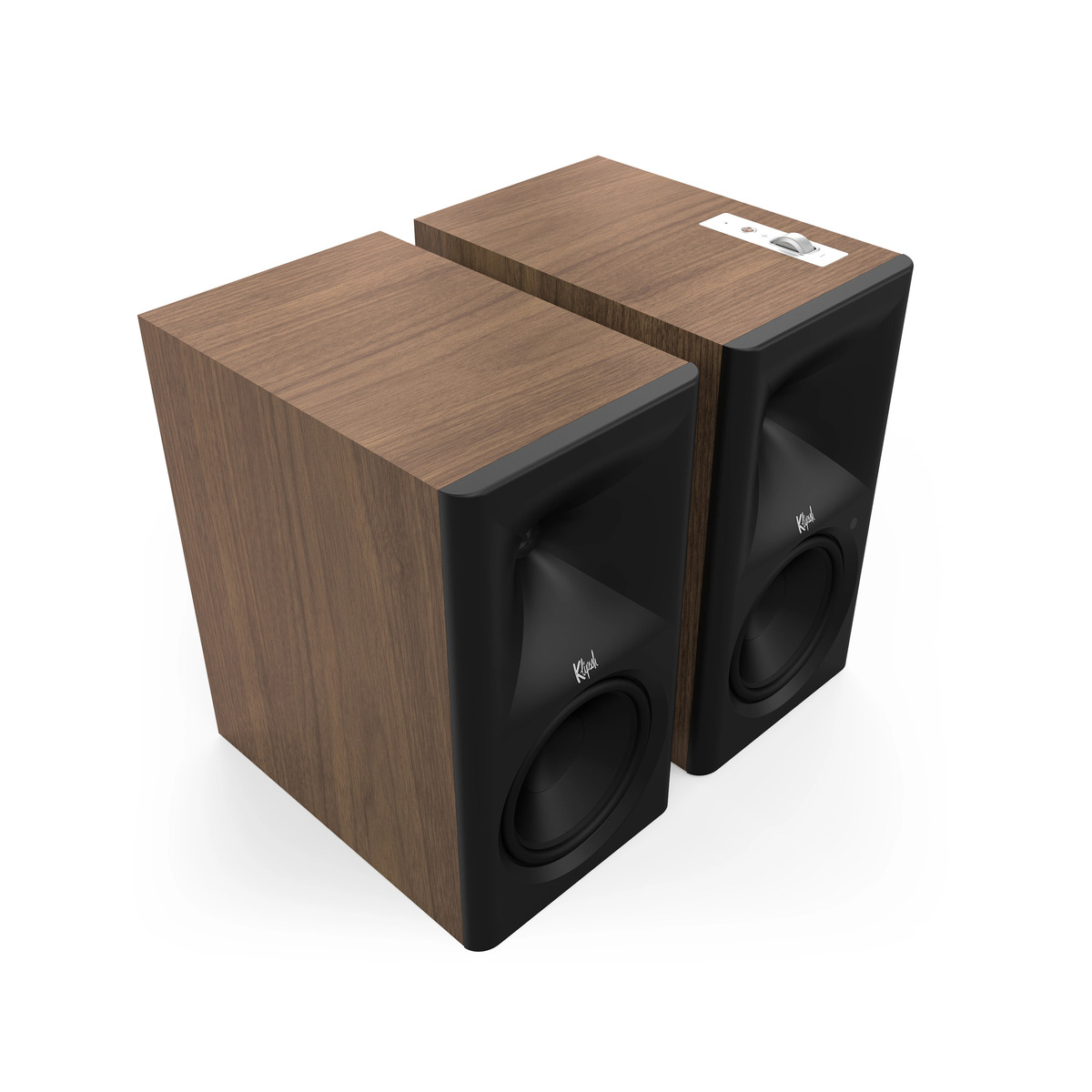 Zwei braune Holzlautsprecher mit schwarzen Fronten und Klipsch-Logos auf weißem Hintergrund.