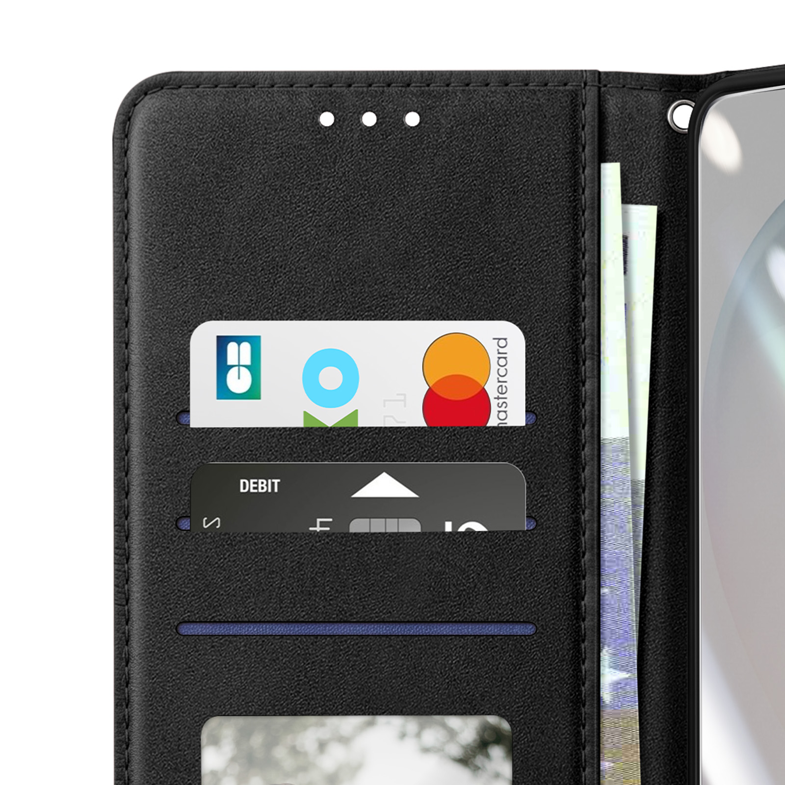 Portafoglio nero con scomparti per carte, carte e banconote.