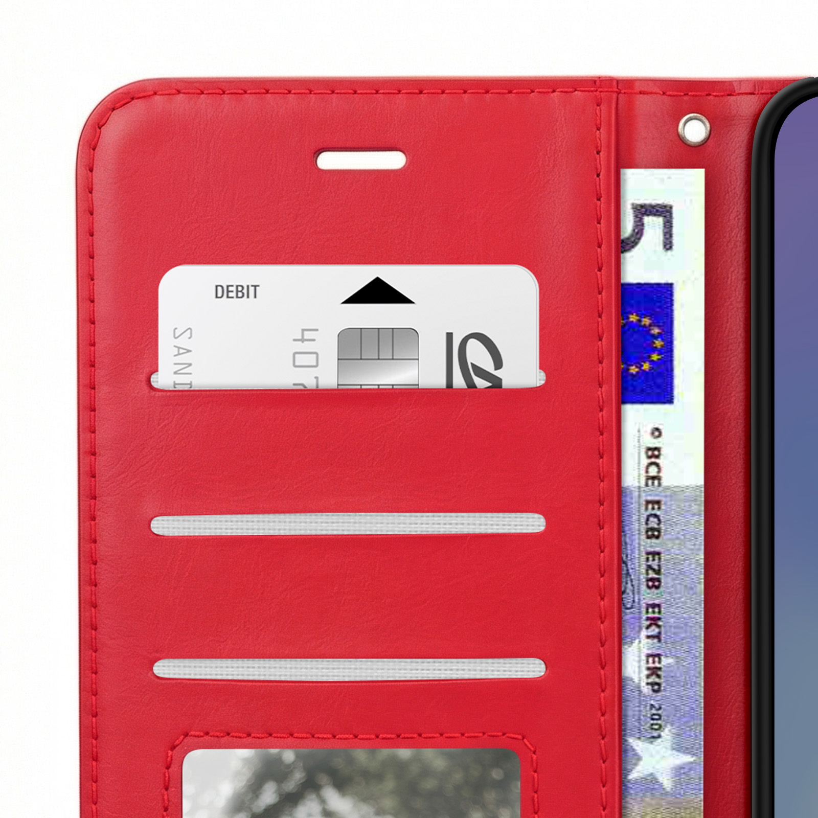 Custodia in pelle rossa con carta di debito e banconota da 5 euro.