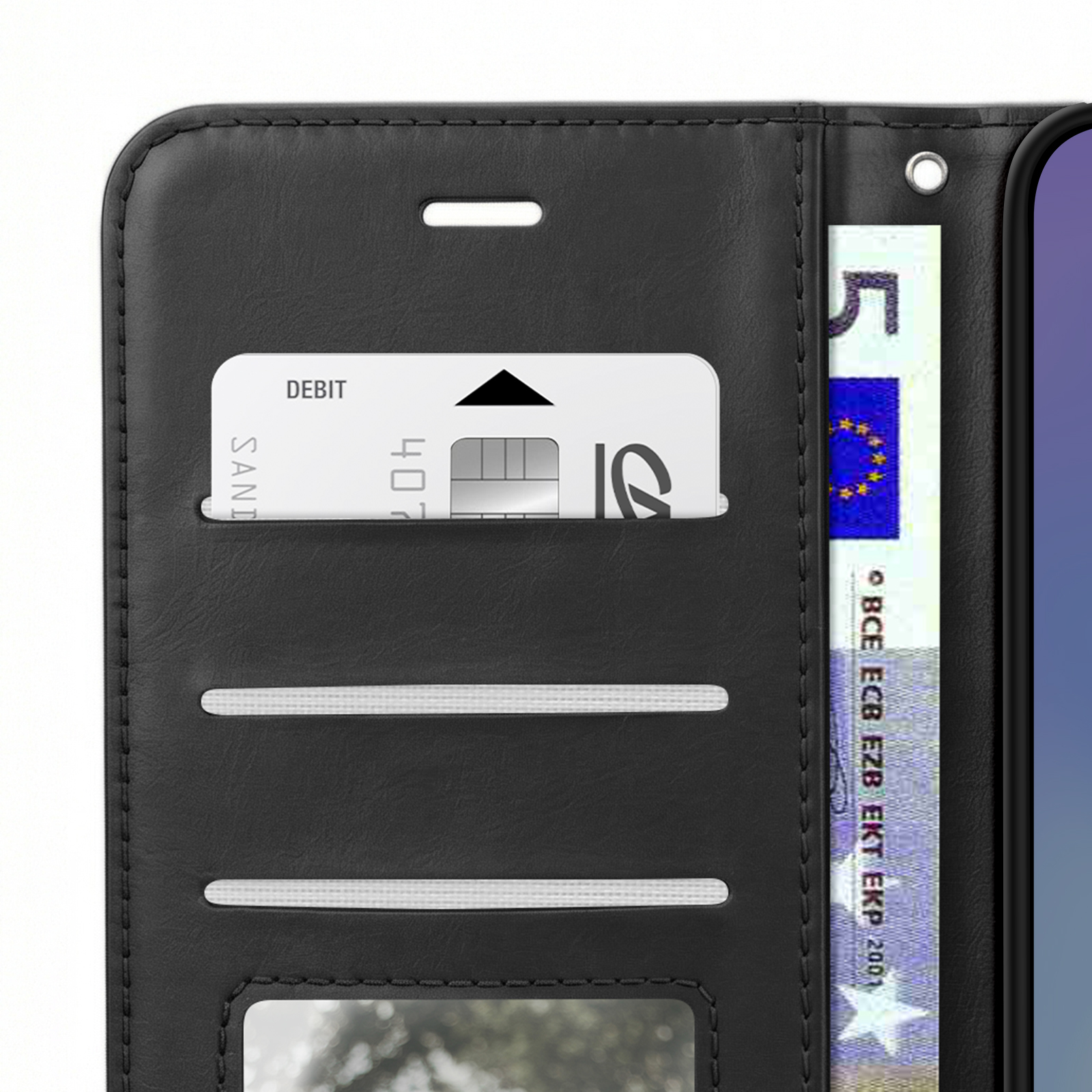 Portafoglio nero con slot per carte e banconota. Si vede un cellulare.