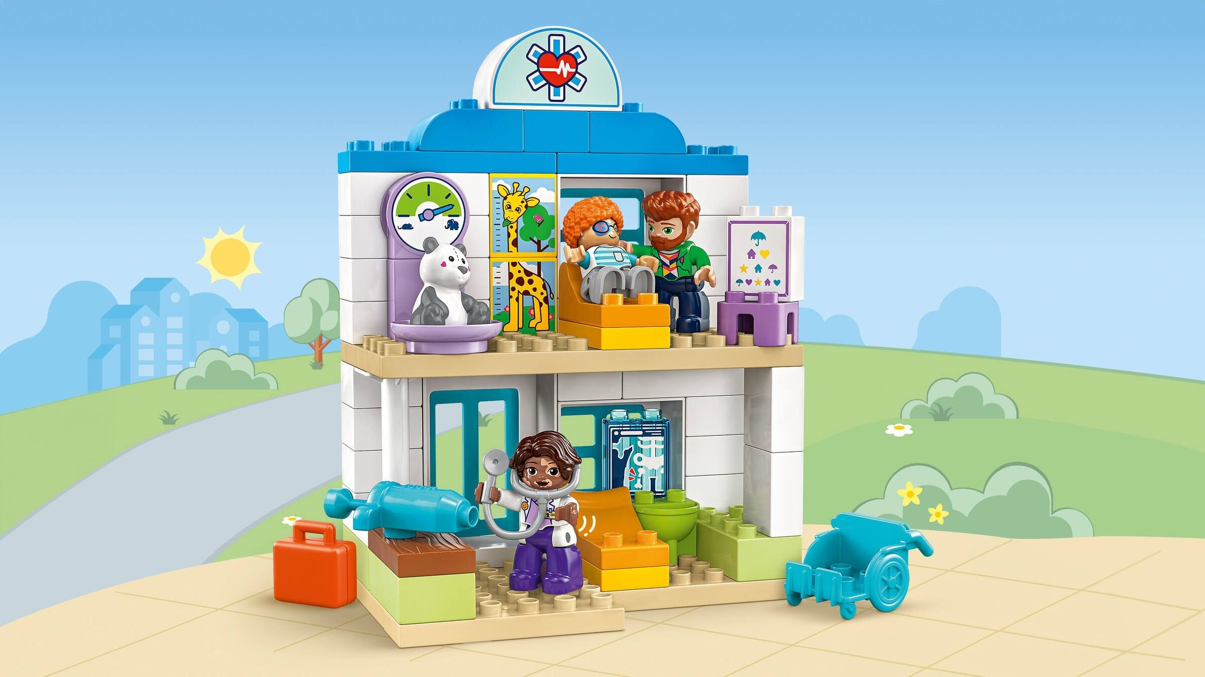 Ein Spielzeug-Krankenhaus mit Figuren, Tieren und medizinischem Zubehör.
