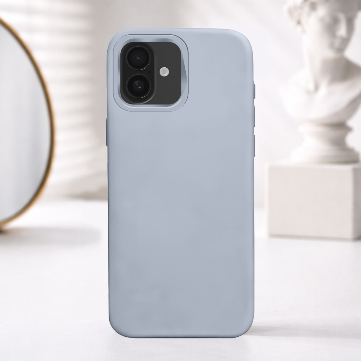 Cover grigio chiaro per telefono con due obiettivi e flash su un tavolo.