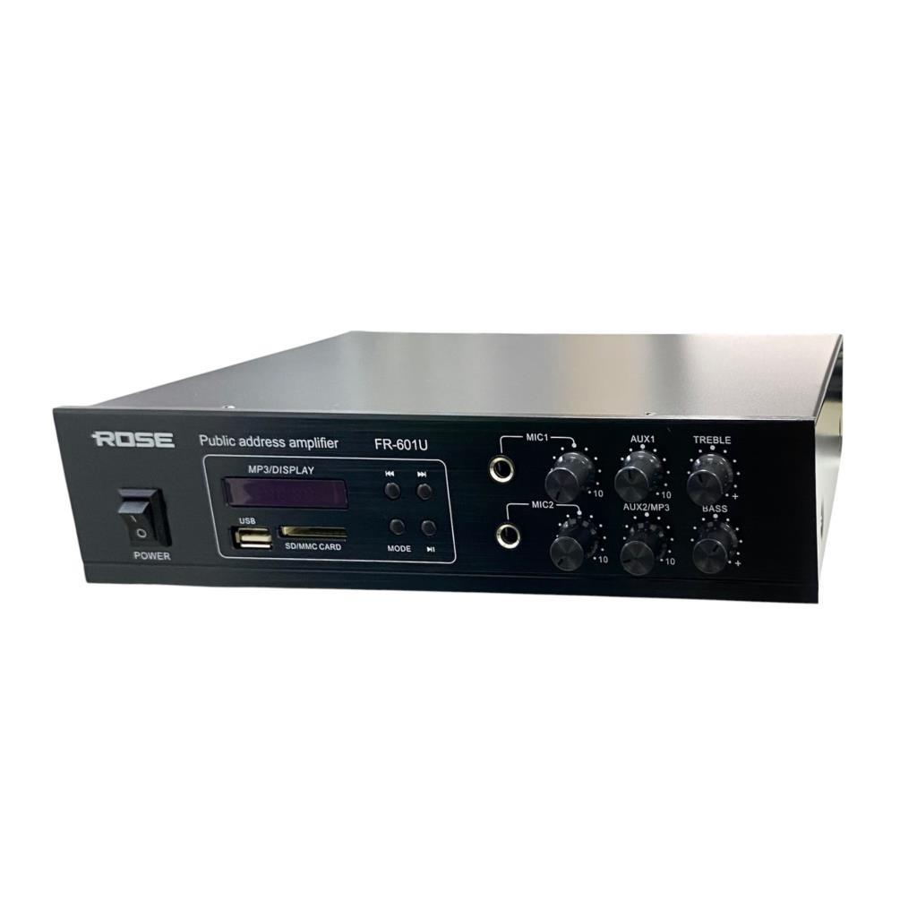 Düğmeli ve portlu siyah anons amplifikatörü.