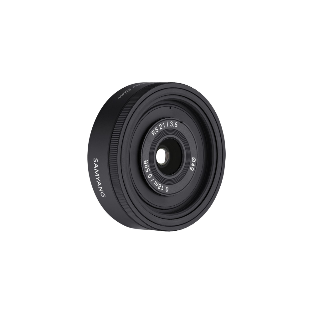 Ein schwarzes Samyang RS 21/3.5 Objektiv mit Ø49 Filtergewinde.