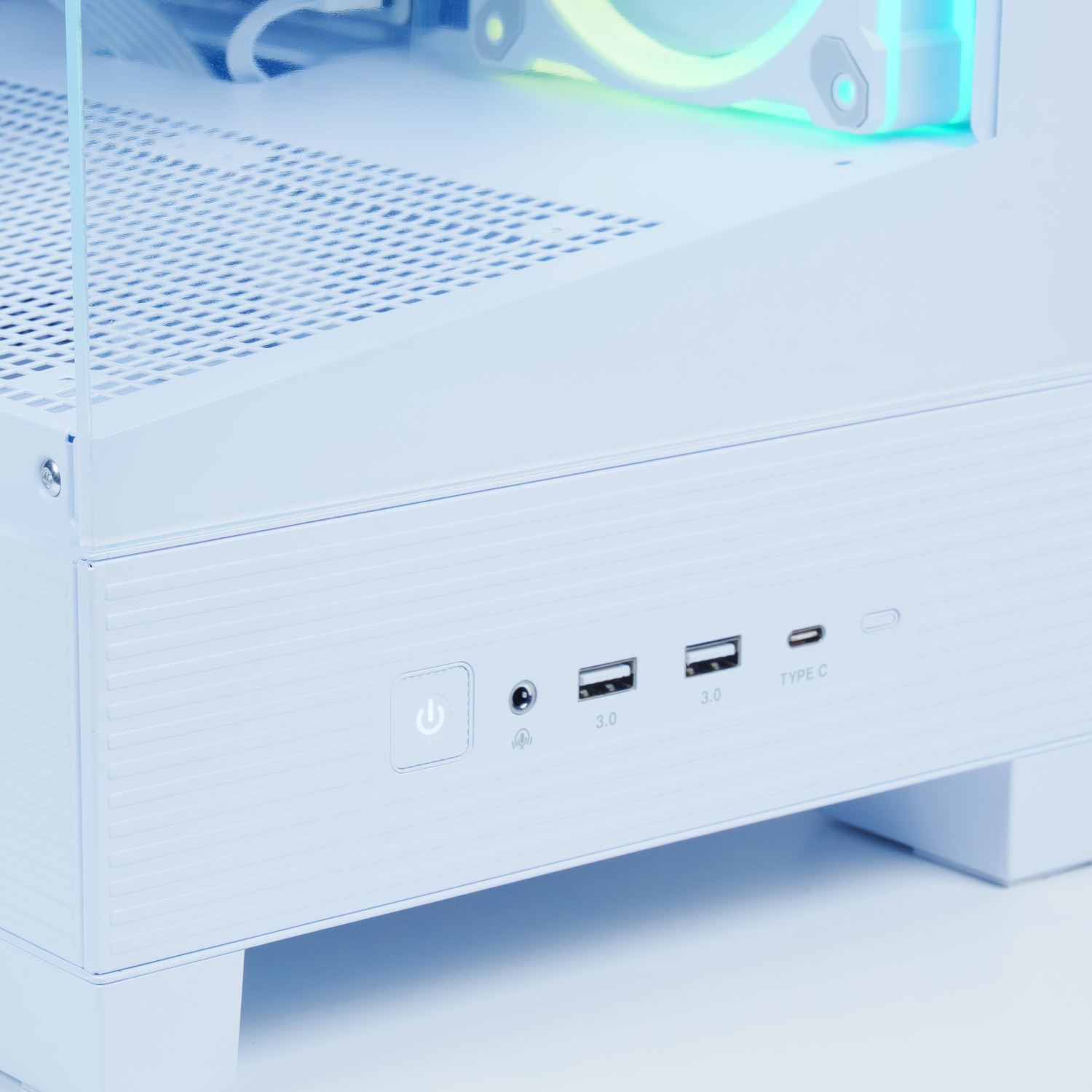 Panel frontal de caja de ordenador blanca con botón de encendido, USB 3.0 y puertos Tipo-C.