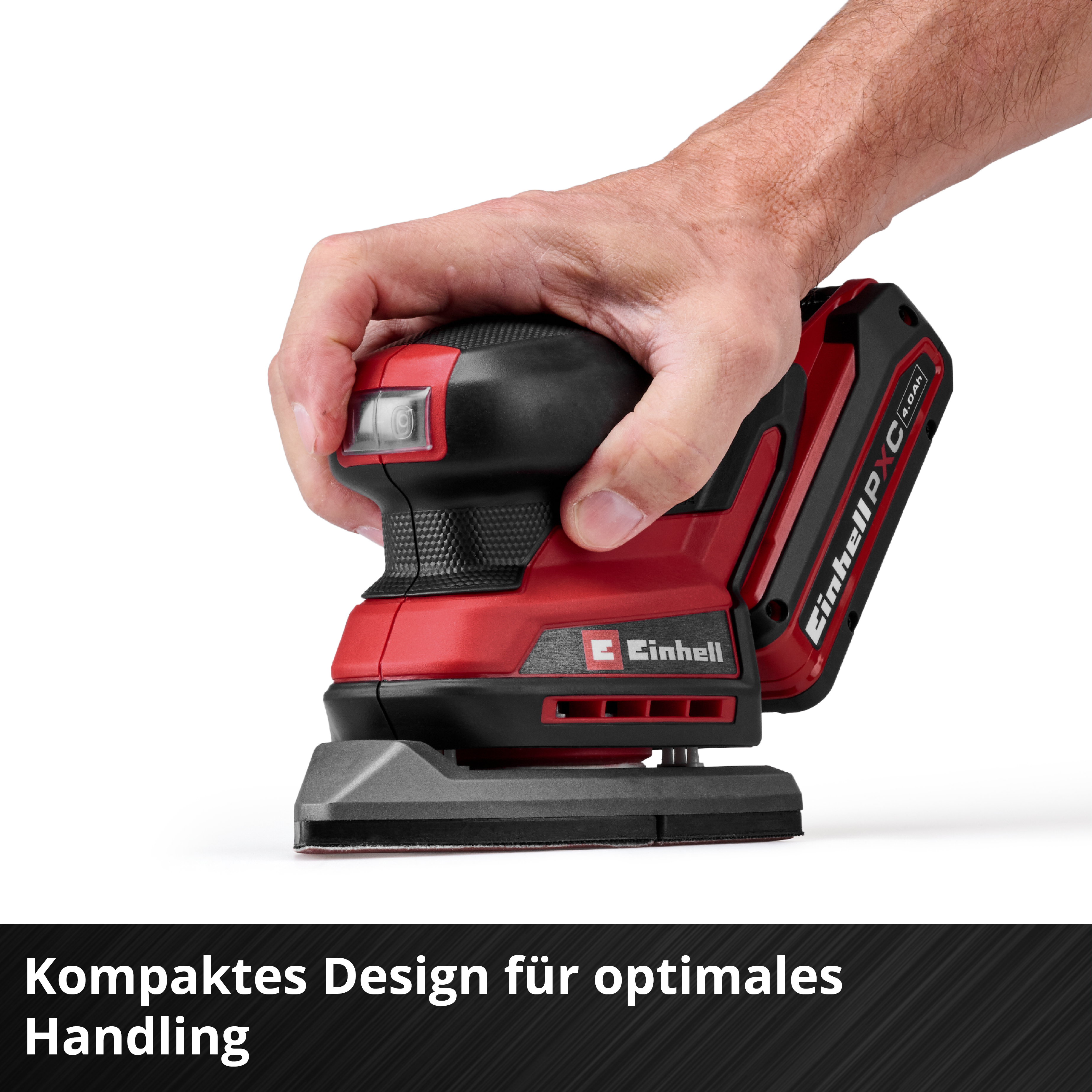 Hand hält roten und schwarzen Exzenterschleifer mit Akku.