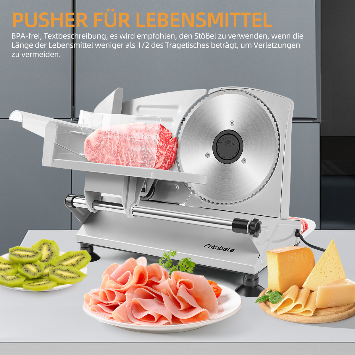 Ein Fleischschneider mit Fleisch, Kiwi, Schinken und Käse.