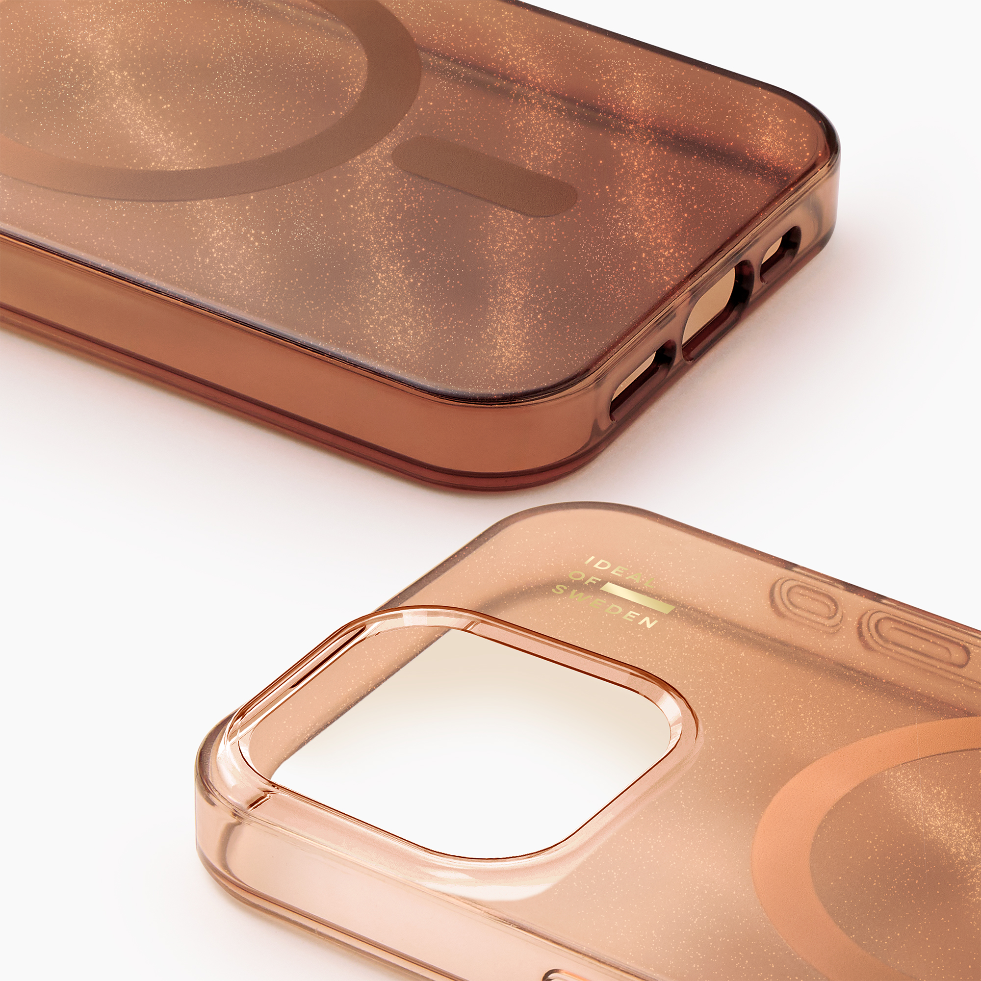 Zwei durchscheinende, roségoldene Handyhüllen mit Glitzerpartikeln auf weißem Hintergrund.