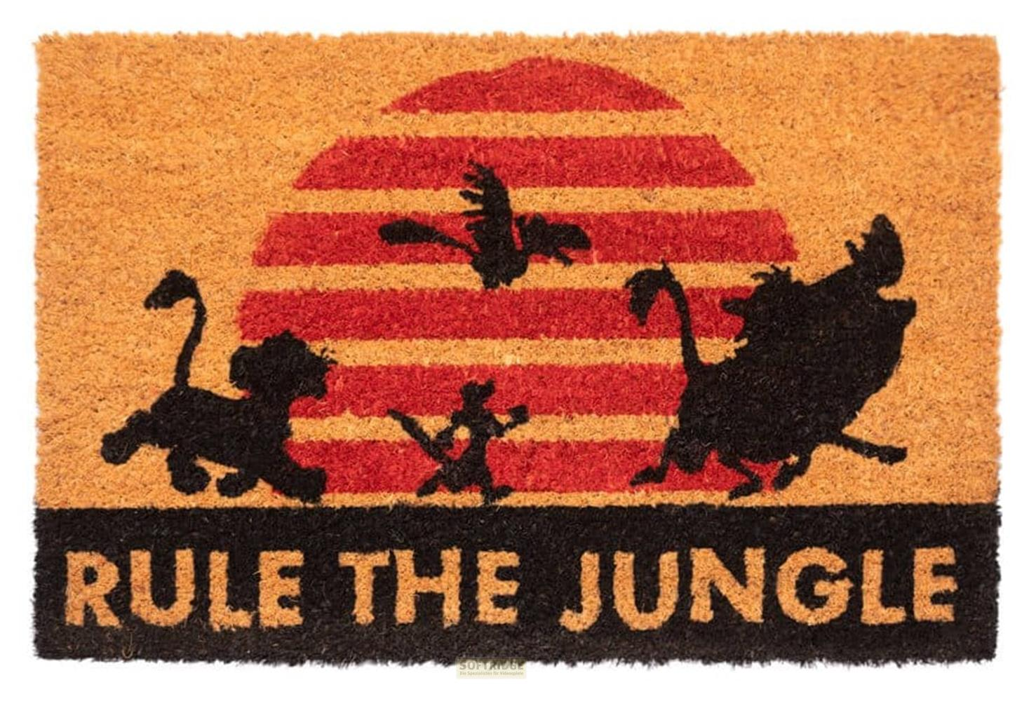 Personaggi de Il Re Leone, Simba, Timon e Pumbaa, in silhouette contro un tramonto rosso e arancione.