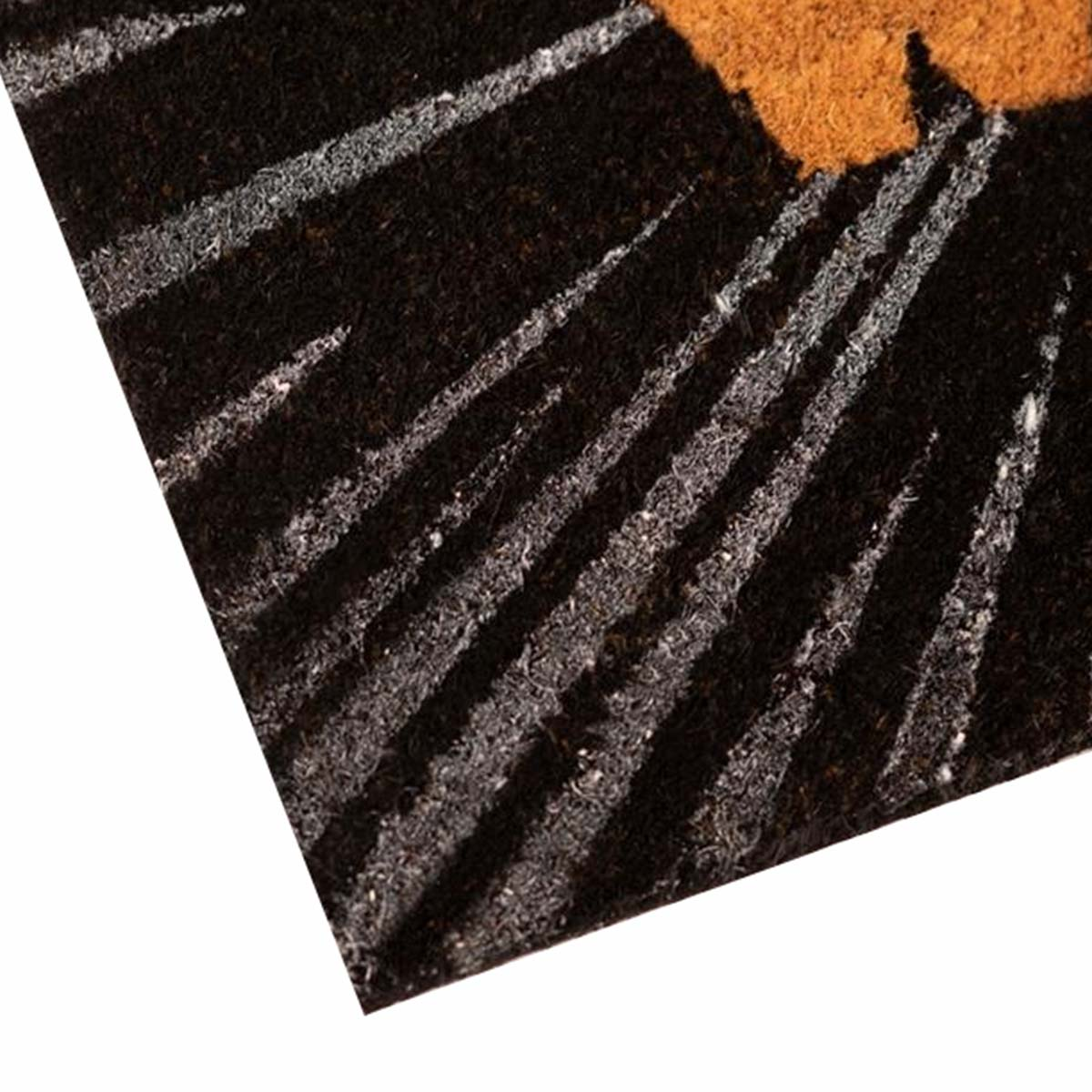 Un primo piano di uno zerbino nero con strisce arancioni e bianche.