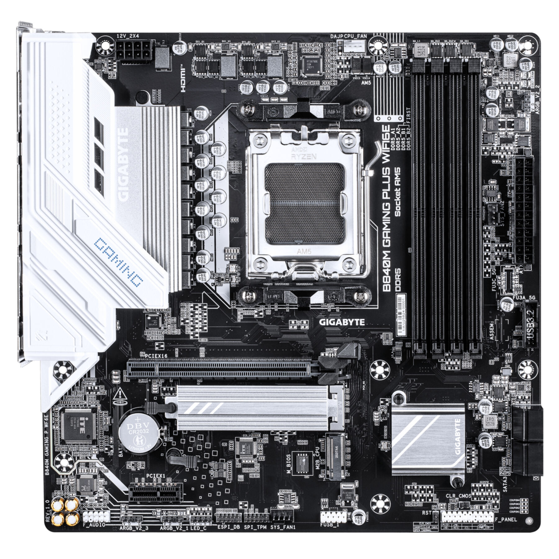 Une carte mère Gigabyte B650M Gaming Plus WiFi noire avec dissipateurs argentés.