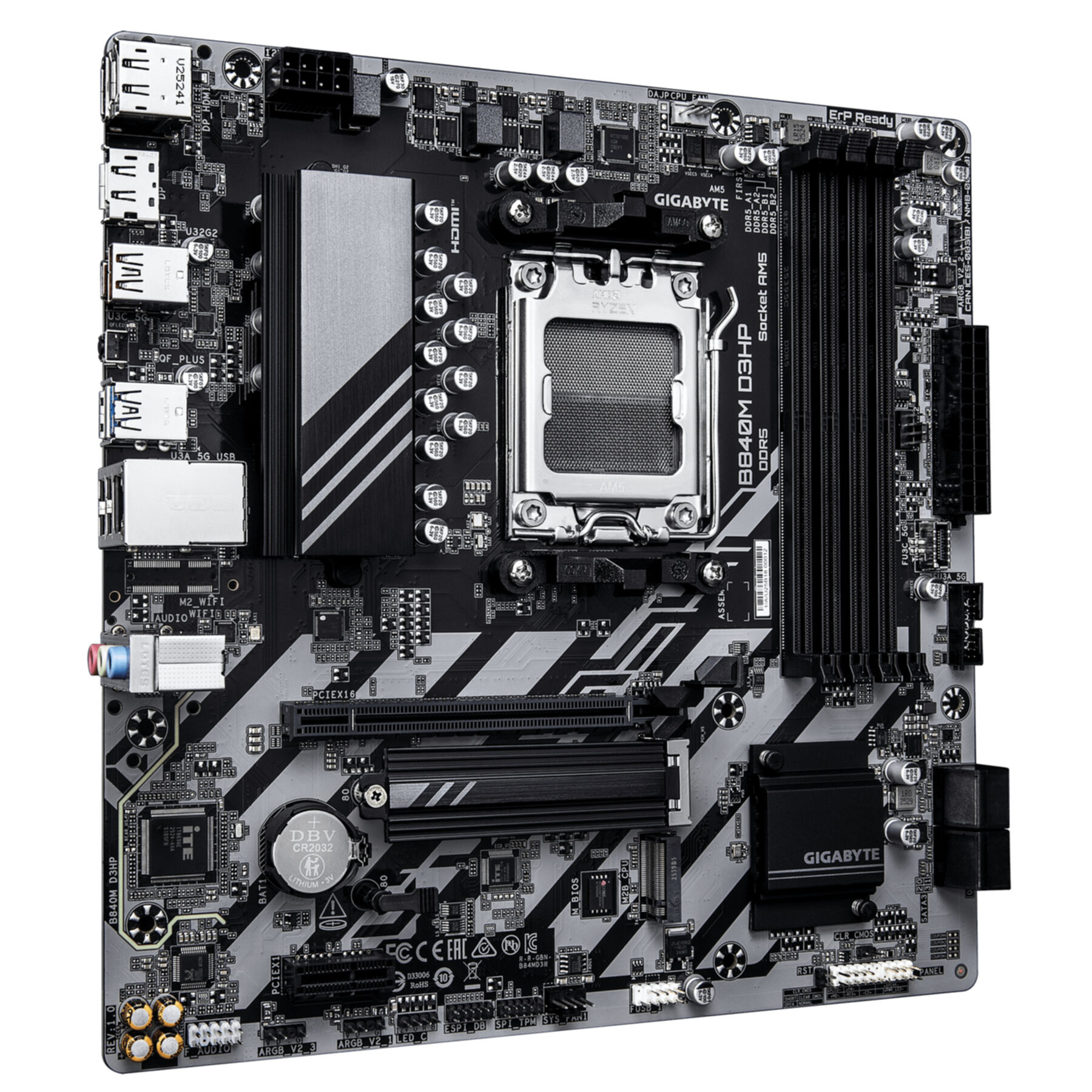 Een zwart moederbord met zilveren accenten, CPU-socket, RAM-slots en poorten.