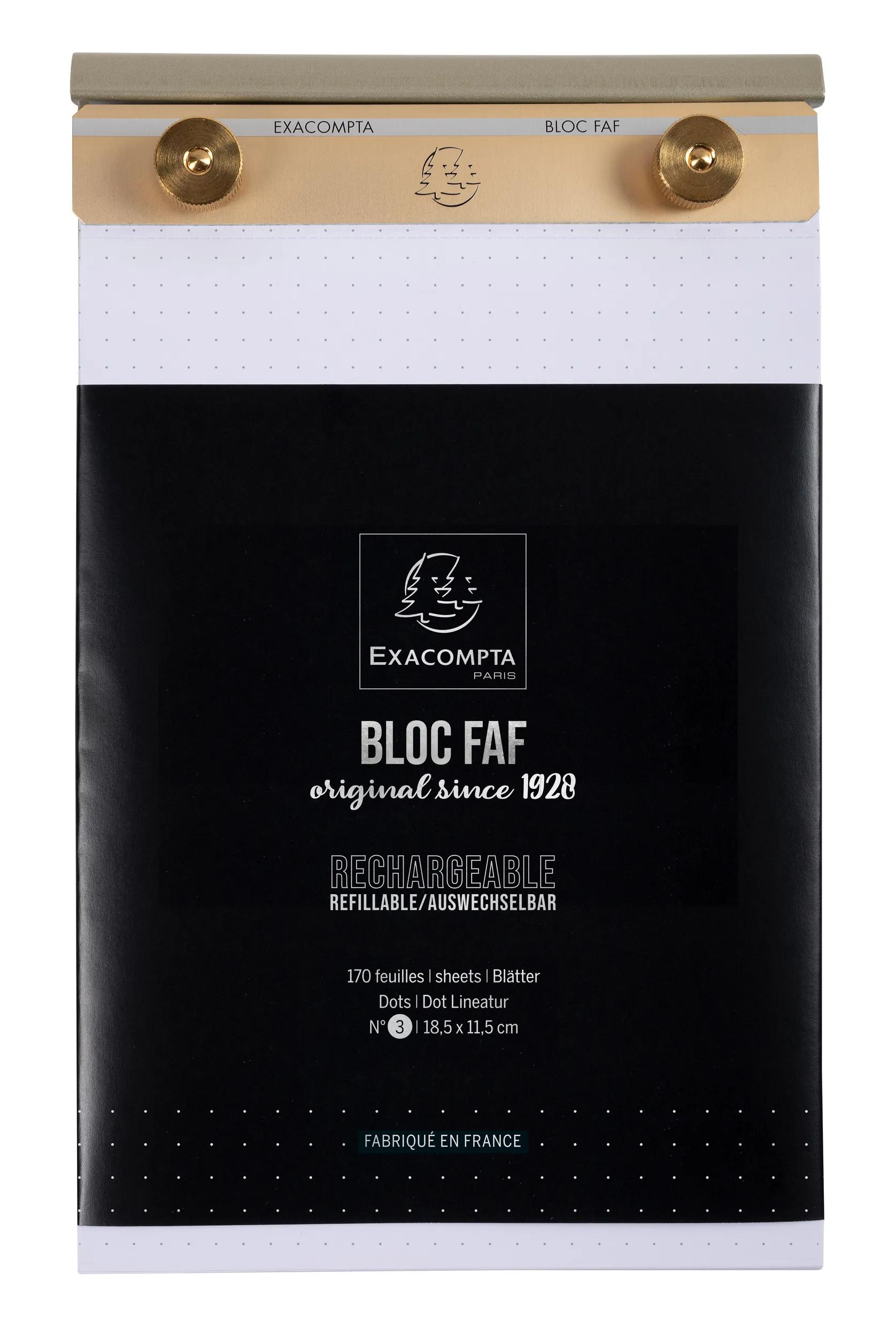 Un blocco note con puntini argentati, rilegatura dorata e copertina nera.