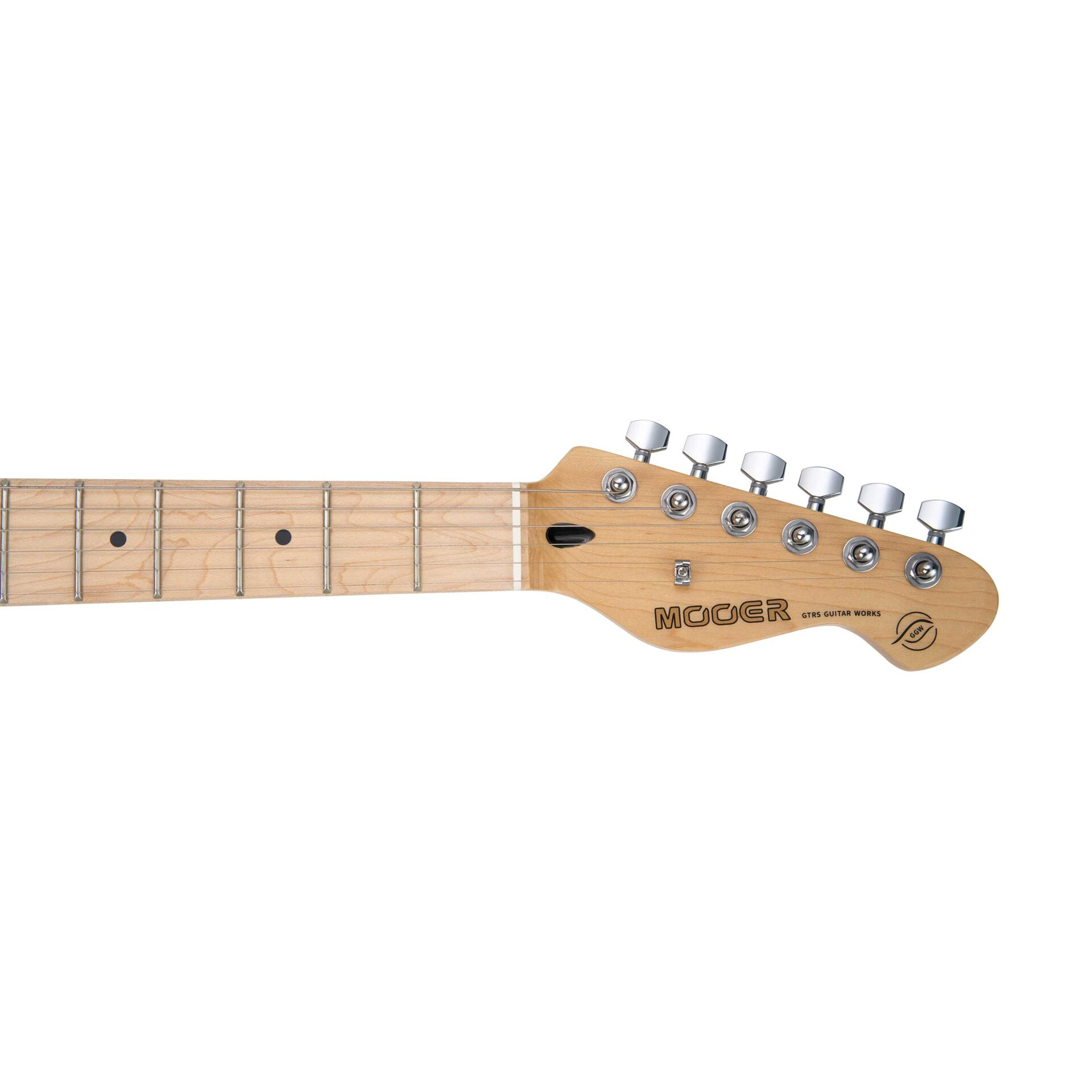 Altı akort burgusu ve Mooer logosu bulunan bir gitar başlığının yakın çekimi.