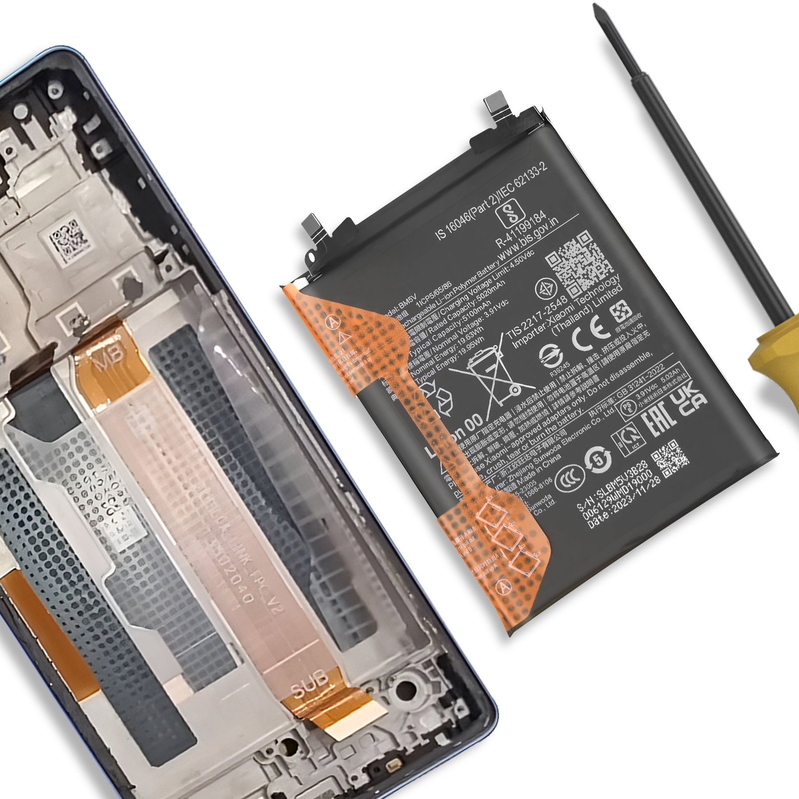 Scocca di smartphone con batteria rimossa e cacciavite.
