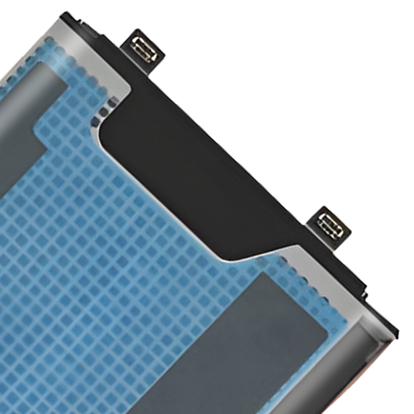Primo piano di una batteria per smartphone con motivi a griglia blu e connettori.