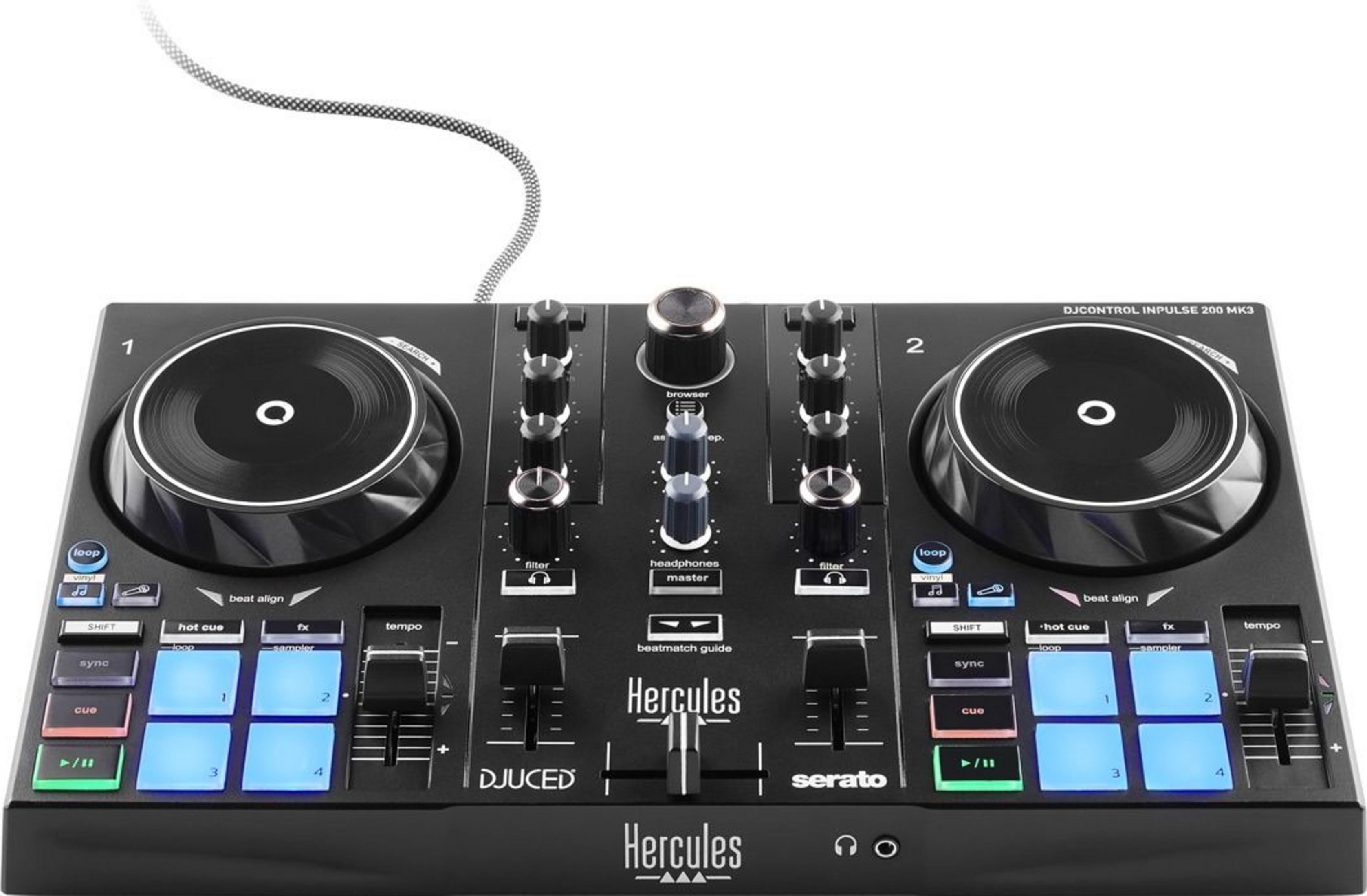 Un controlador DJ negro con dos platos, perillas y pads iluminados.