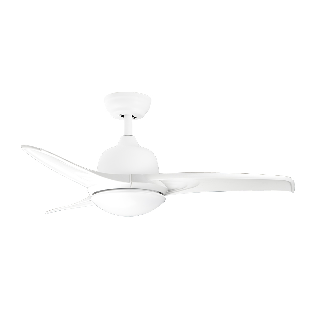 Un ventilador de techo blanco moderno con tres aspas y luz integrada.