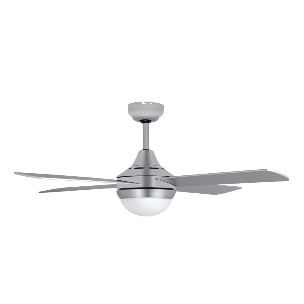 Un moderno ventilatore da soffitto argentato con quattro pale e luce integrata.