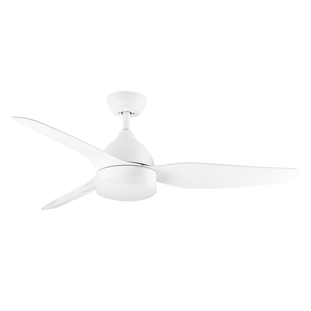 Un ventilatore da soffitto bianco con tre pale sottili e luce integrata.