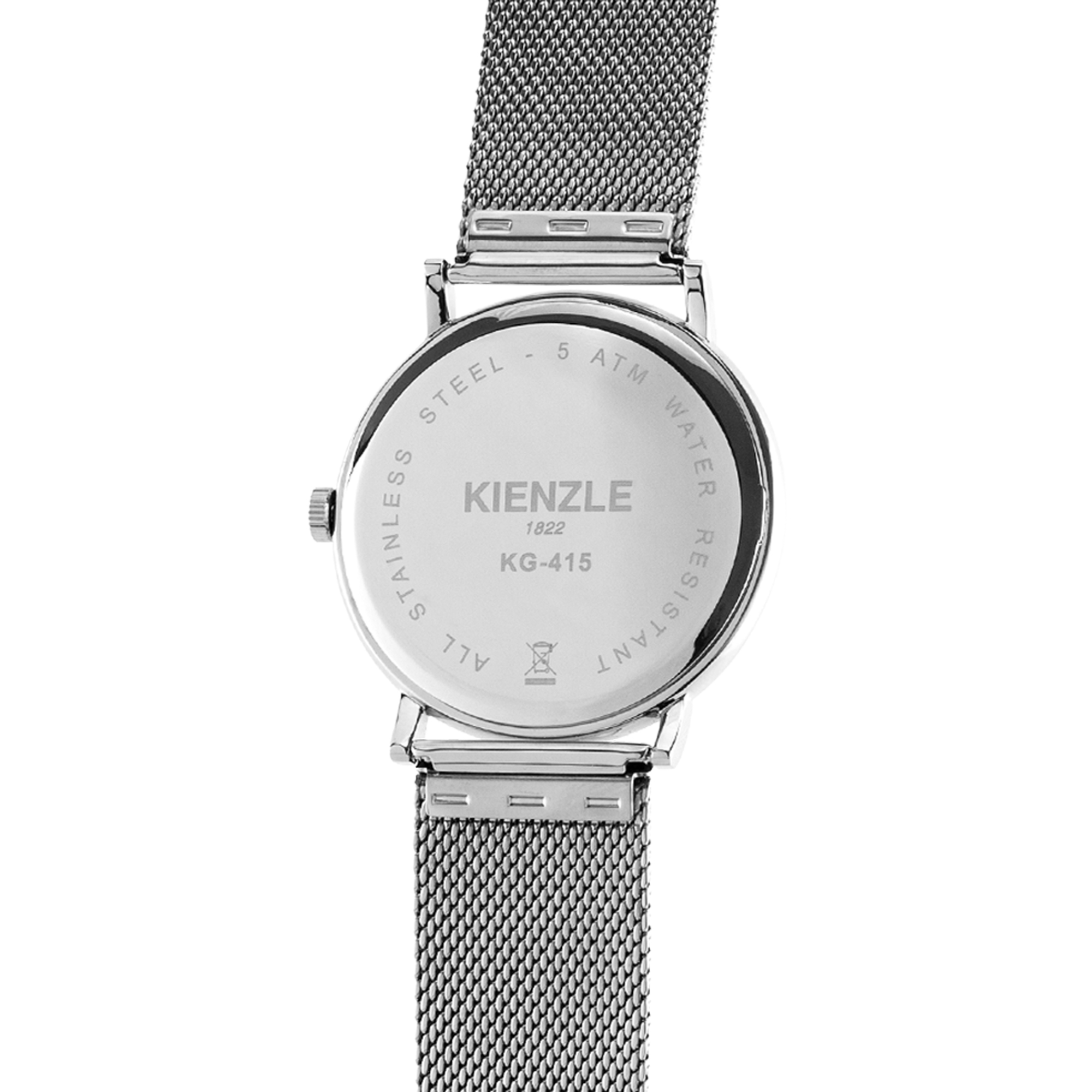 Rückseite einer silbernen Kienzle Uhr mit Mesh-Armband. Beschriftung: Kienzle 1822 KG-415.