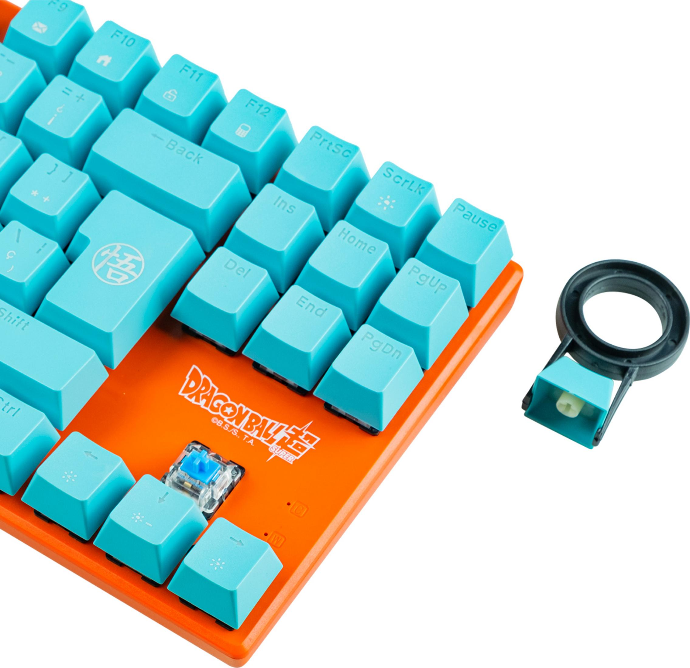 Teclado naranja con teclas azules de Dragon Ball Z. Hay un extractor de teclas cerca.