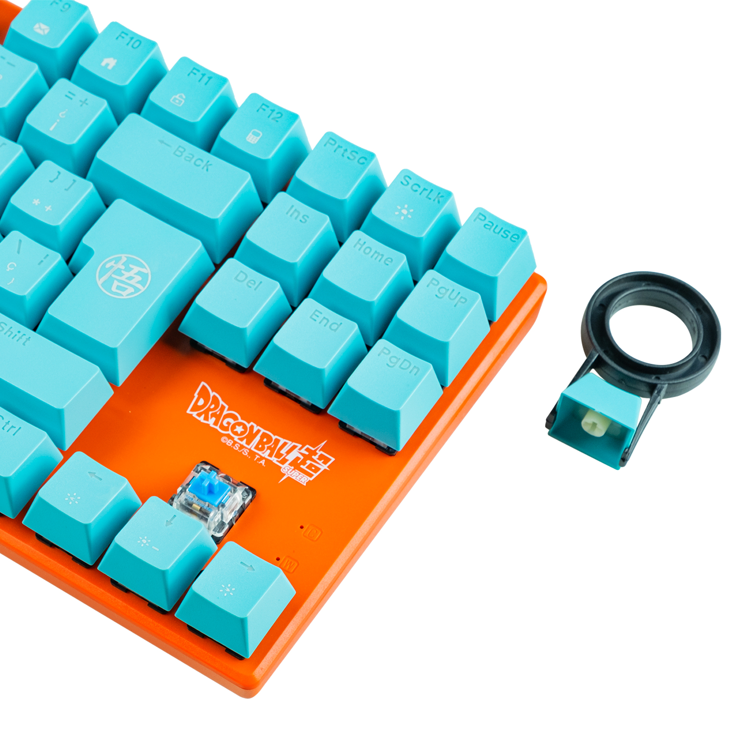 Teclas azules con logo de Dragon Ball Z en teclado naranja, más extractor.