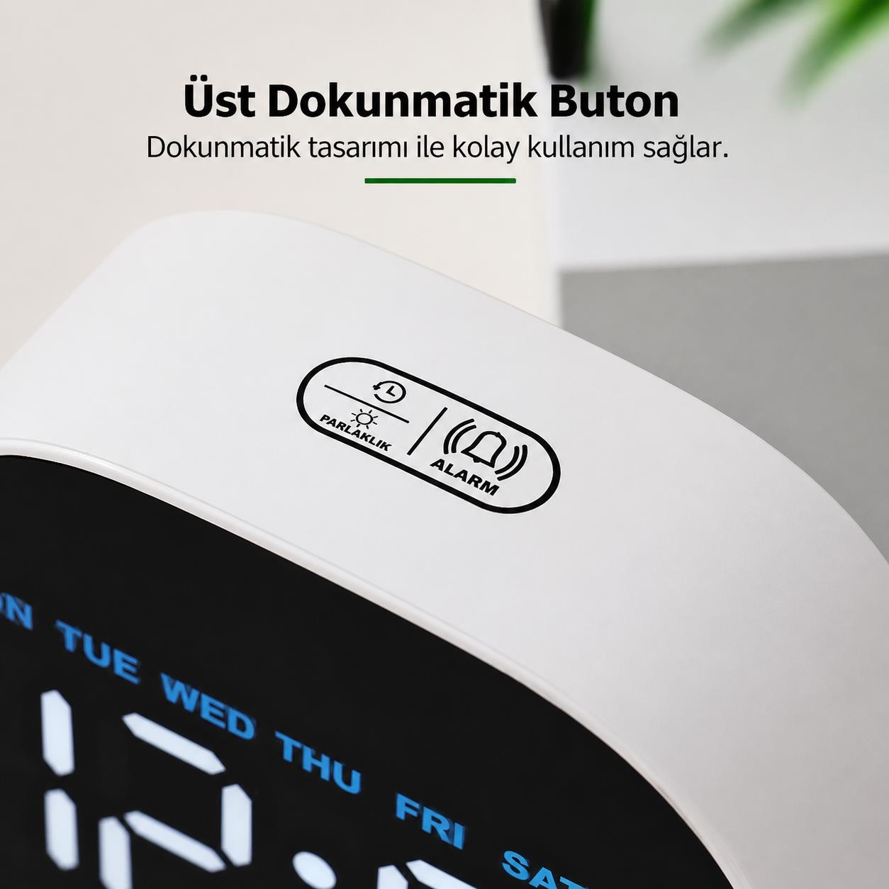 Dokunmatik kontrollü beyaz dijital çalar saat. Parlaklık ve alarm simgeleri görünür.