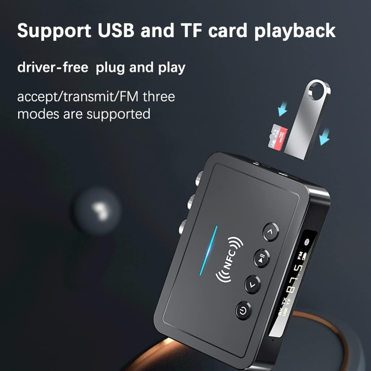 Schwarzer Bluetooth-Sender mit NFC, USB- und TF-Kartensteckplätzen.