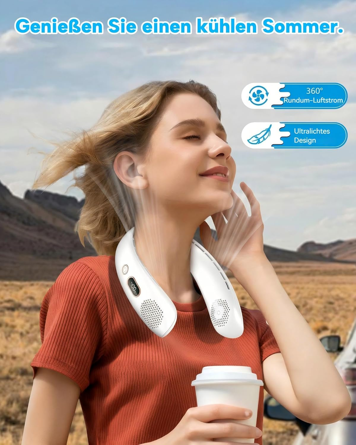 Frau mit Nackenventilator und Kaffeebecher, 360 Grad Luftstrom.