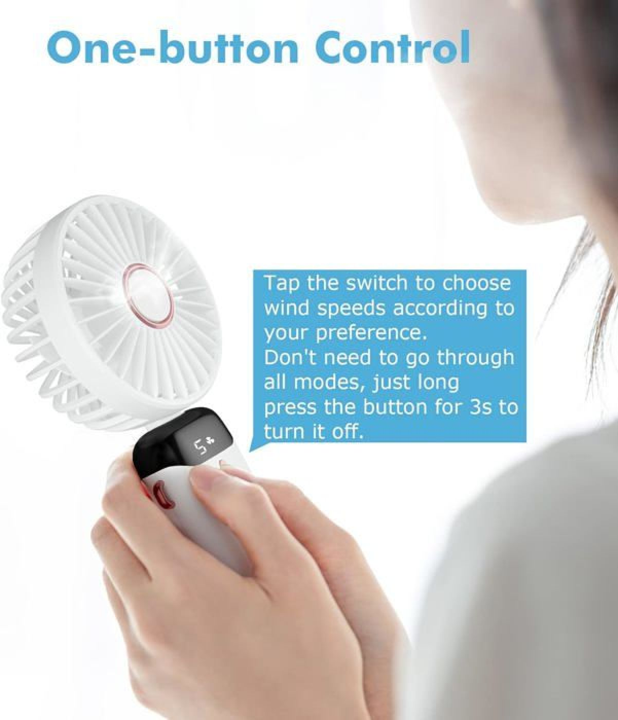 Hände halten einen weißen tragbaren Ventilator mit digitaler Anzeige '5'. Text 'One-button Control'.
