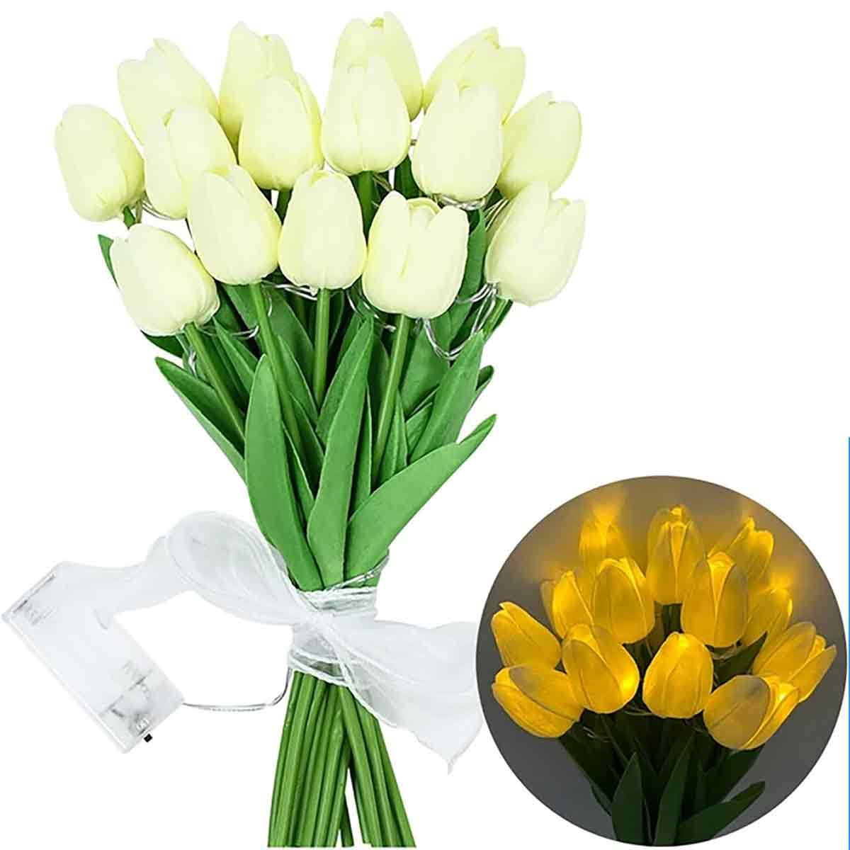 Strauß cremefarbener Tulpen mit grünen Stielen, gebunden mit weißem Band, mit LED-Licht.