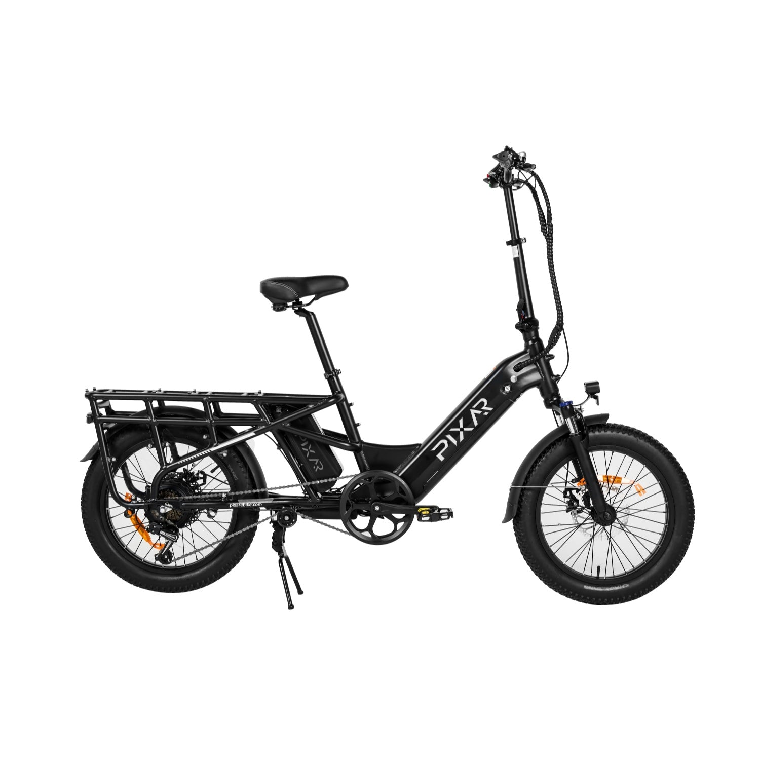 Una bicicleta eléctrica plegable negra con neumáticos anchos, portaequipajes trasero y el nombre PIXR.