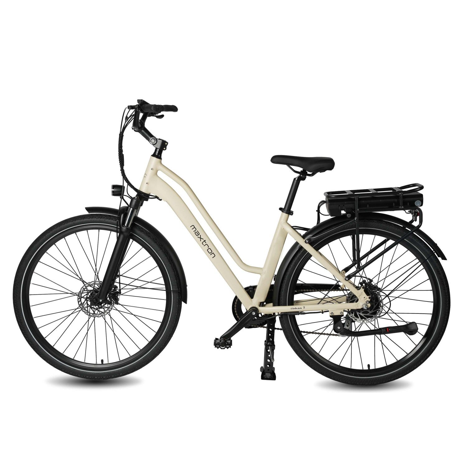 Bicicleta eléctrica color crema con detalles negros, frenos de disco y portaequipajes.