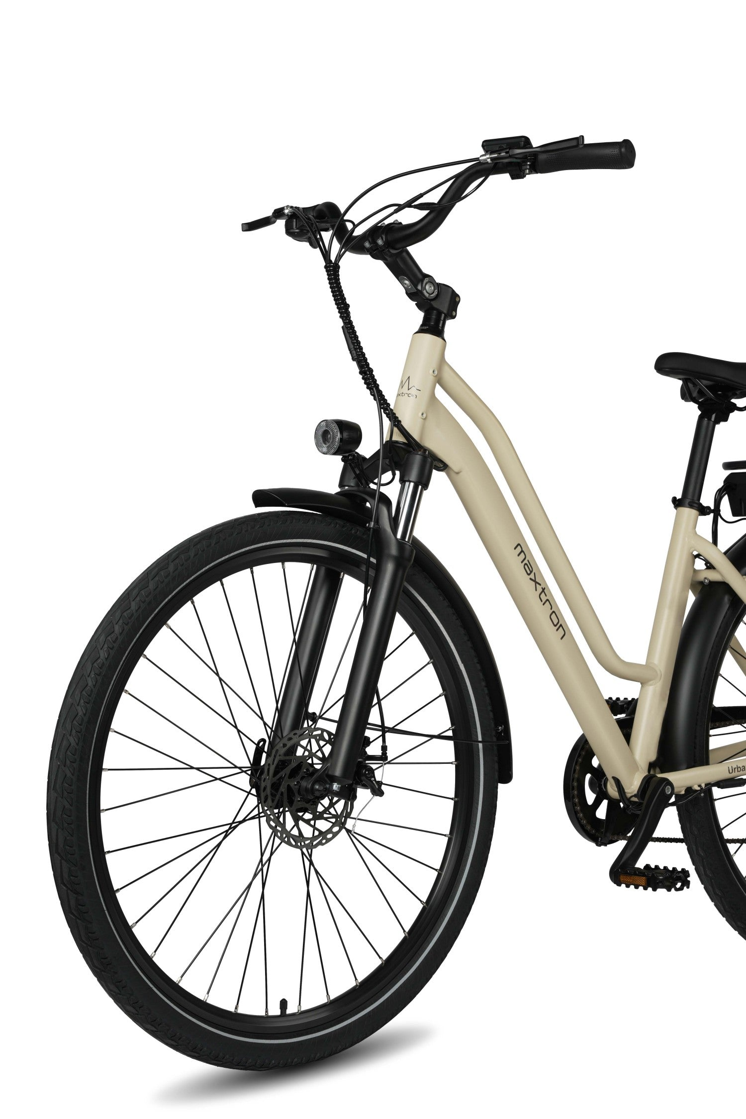 Bicicleta beige con ruedas y guardabarros negros, vista frontal.