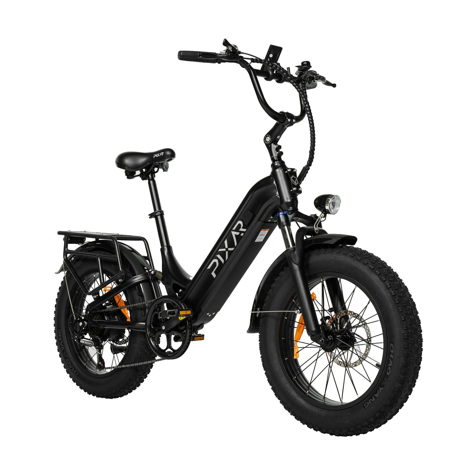 Bicicletta elettrica nera con pneumatici grassi e portapacchi posteriore.