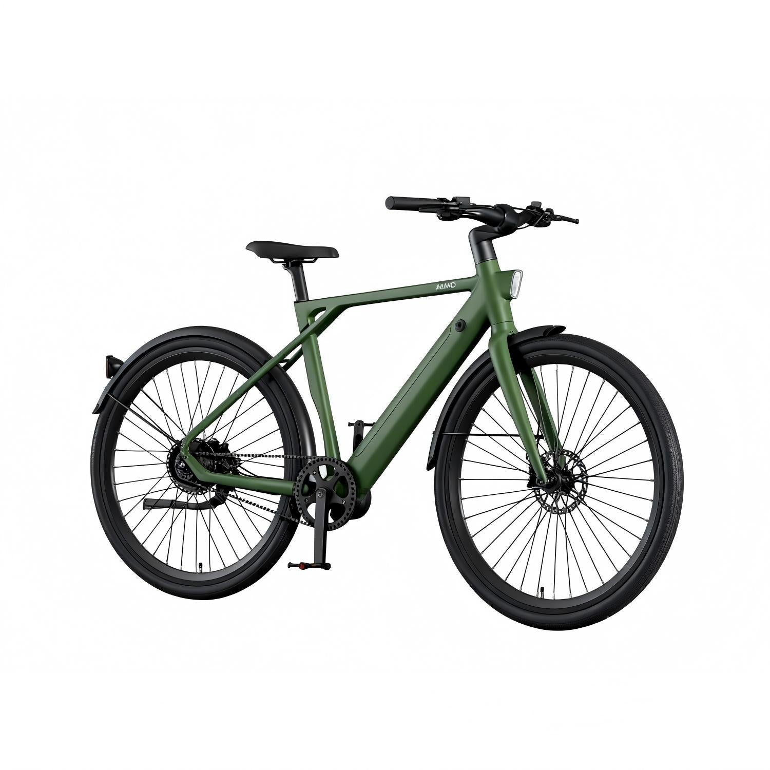 Bicicleta verde con ruedas y guardabarros negros, sobre fondo blanco.