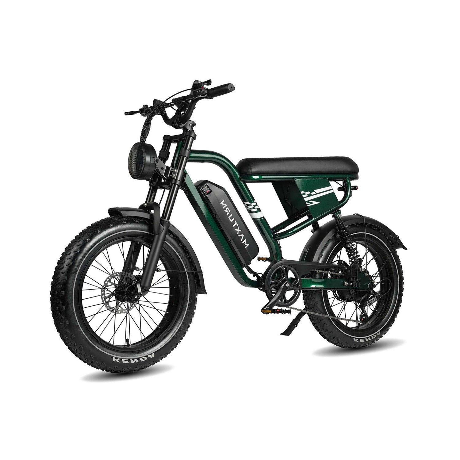 Bicicleta eléctrica verde oscuro con neumáticos anchos y asiento negro, sobre fondo blanco.