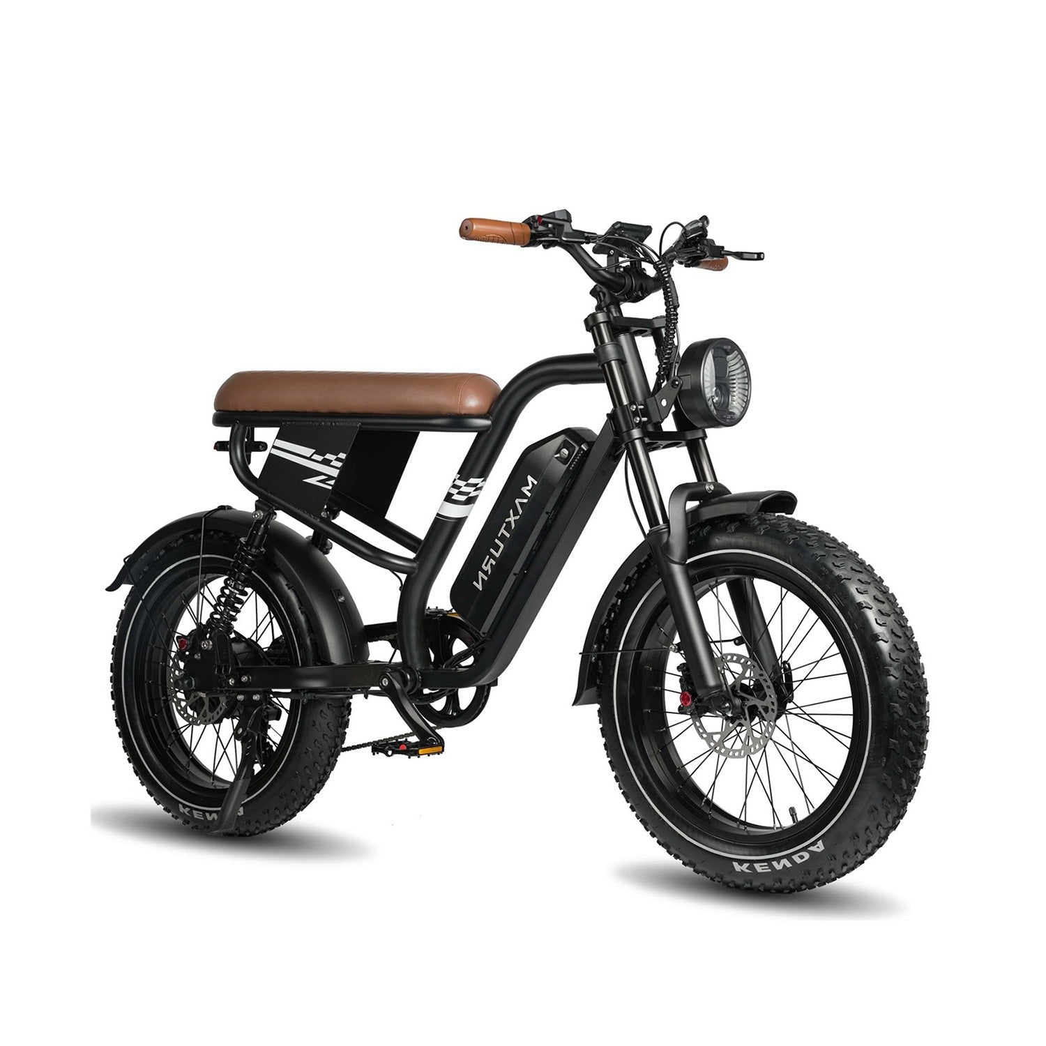 Bici elettrica nera con pneumatici grassi, sella marrone, faro rotondo e batteria laterale.