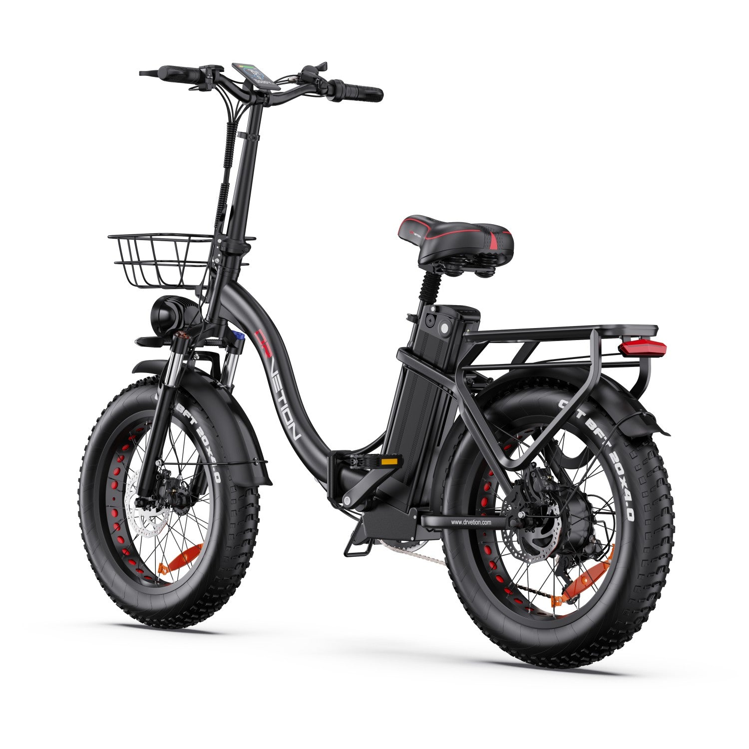 Bicicleta eléctrica negra de llantas anchas con cesta delantera y portabultos.