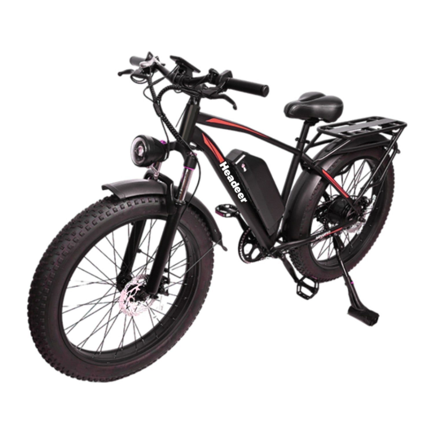 Schwarzes E-Bike mit breiten Reifen, Gepäckträger und Scheinwerfer, auf weißem Hintergrund.